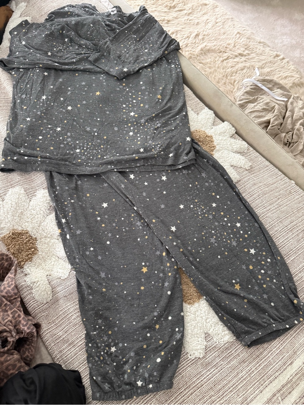 HUE Gray Star & Gold Dot Cropped Pajama Pants